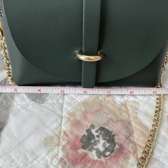 Pelle Leather purse with detachable gold chain strap - Picture 6 of 7